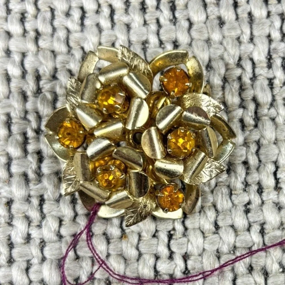 Coro 1950s Sculptural Gold Amber Rhinestone Floral Brooch‎ Pin Vintage Designer